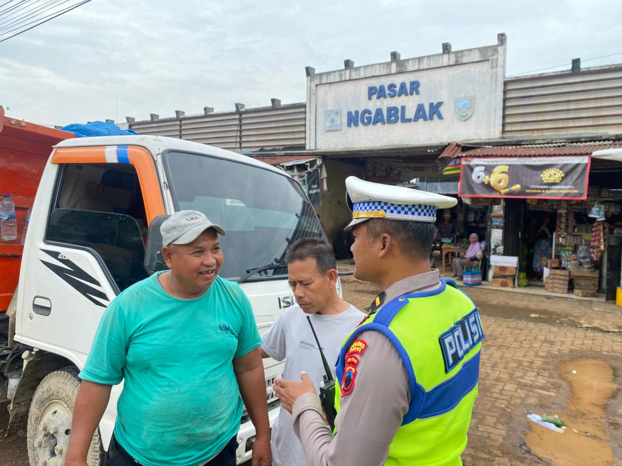Polantas Menyapa Sopir Truk, Satlantas Polres Kudus Sosialisasikan Keselamatan Berlalu Lintas